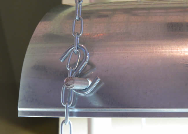 Hang light fixture with chain