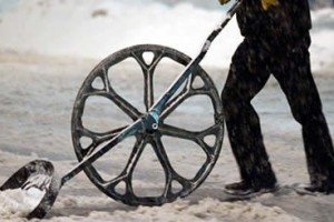 Snow Shovel Reduces Strain And Pain Using Wheel Leverage